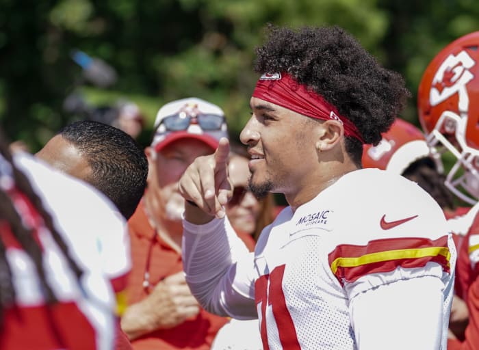 Jul 27, 2022; St. Joseph, MO, USA; Kansas City Chiefs wide cornerback Trent McDuffie (21) poses for a photo with fans after training camp at Missouri Western University. Mandatory Credit: Denny Medley-USA TODAY Sports